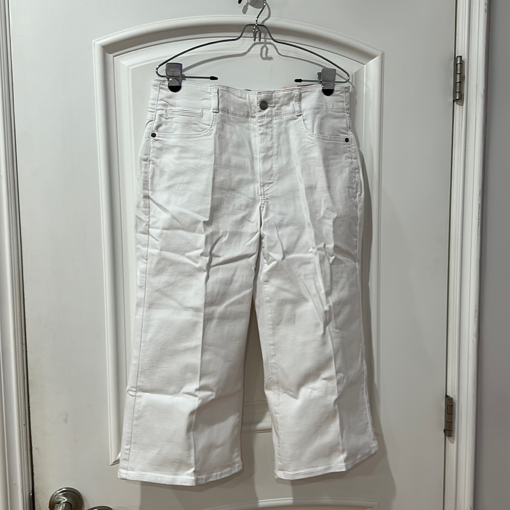 NYDJ WIDE LEG CAPRI JEANS SIZE 10p 🐣